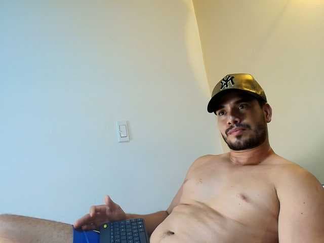 TommyJohn live cam