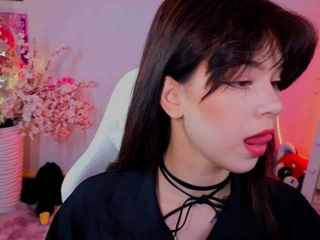 CoralineJones live cam