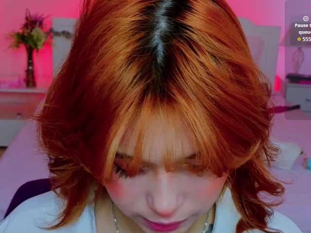 CoralineJones live cam