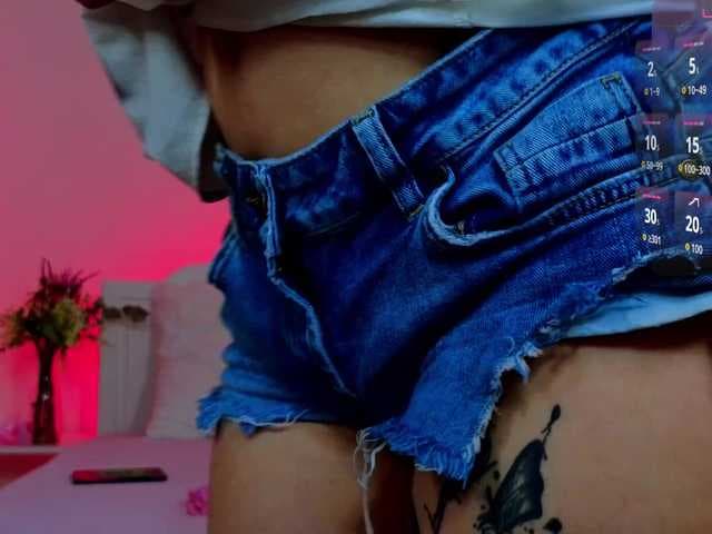 CoralineJones live cam on BongaCams