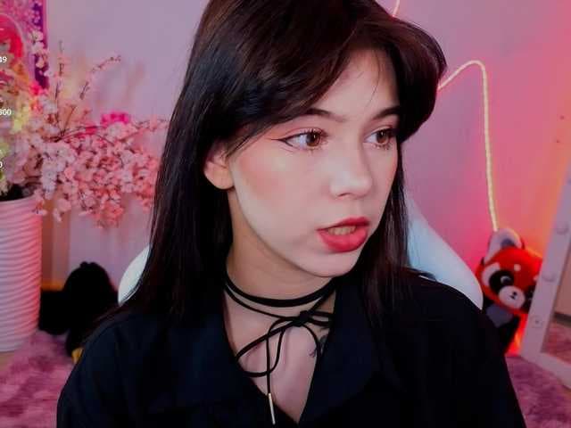 CoralineJones live cam