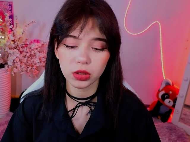 CoralineJones live cam