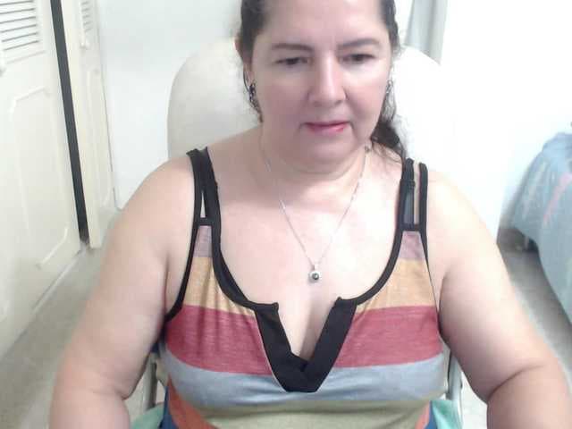 leonela live cam