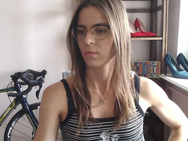 MegiKiss live cam