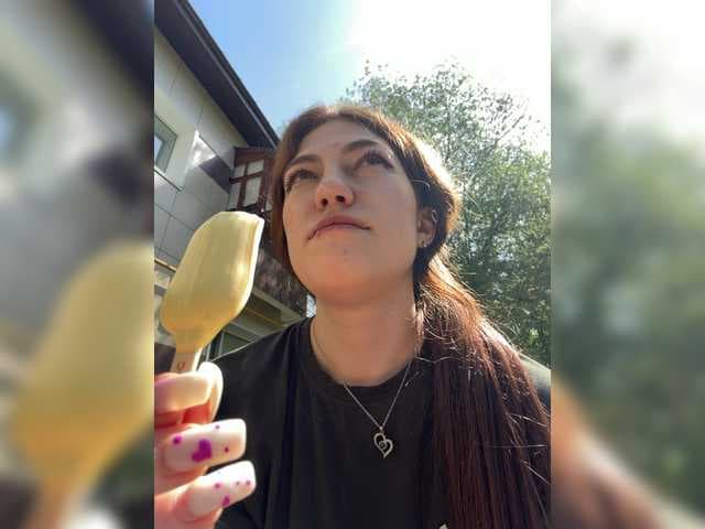 Alinagilberd03 live cam
