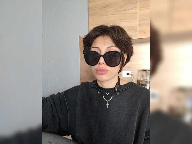 Tinablackkk live cam