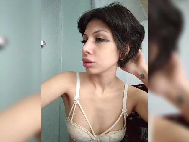 Tinablackkk live cam