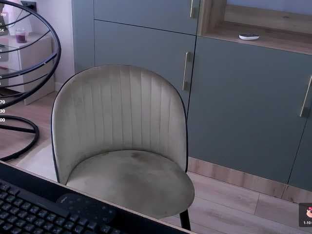 Zhenya-M live cam