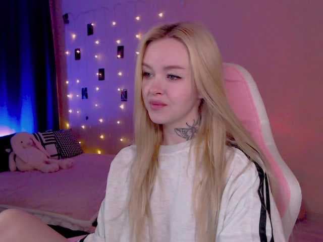 NaughtyMable live cam