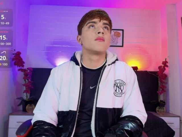 Lucaslovee live cam