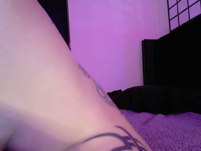 Midnightrose11 live cam