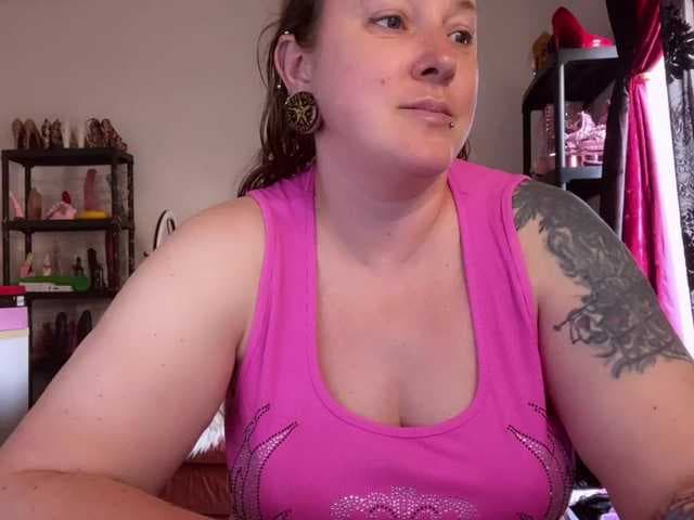 NylonQueen live cam