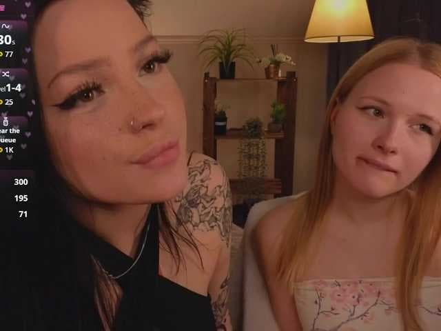 LisaaLiss live cam