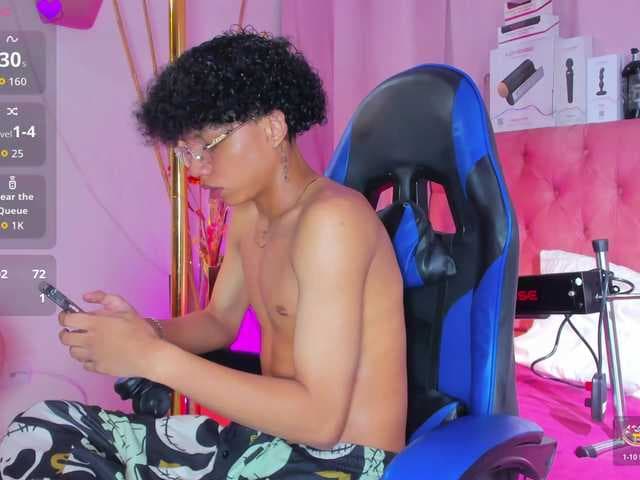 TaylorBlack live cam on BongaCams