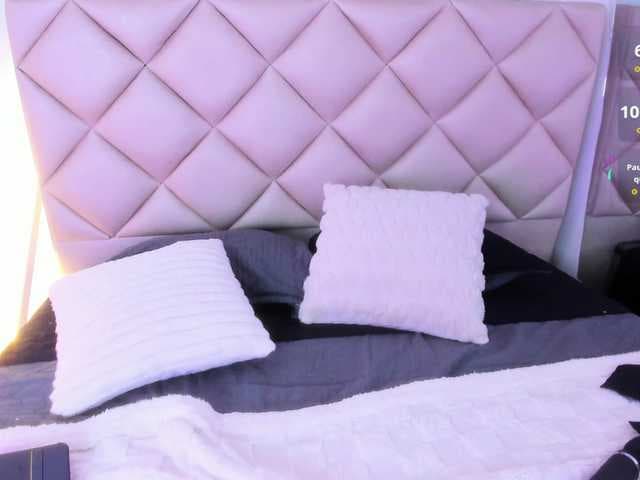 CrysttalMoon live cam