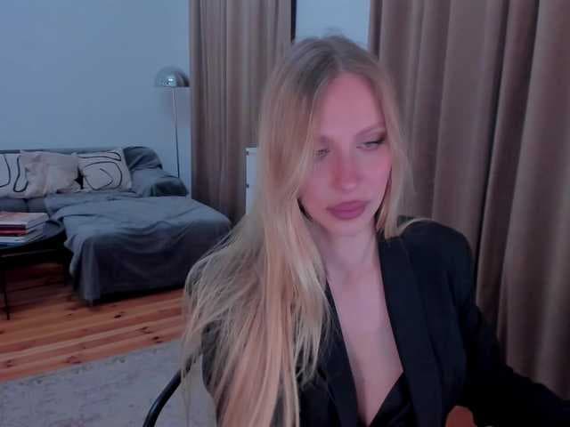 ToxicBlonde live cam