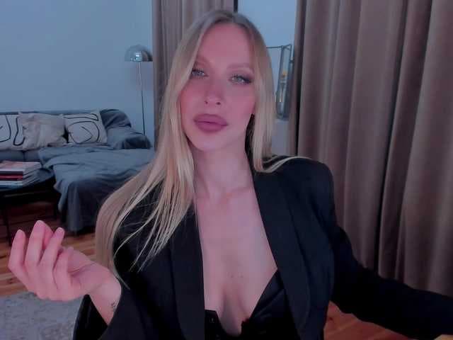 ToxicBlonde live cam
