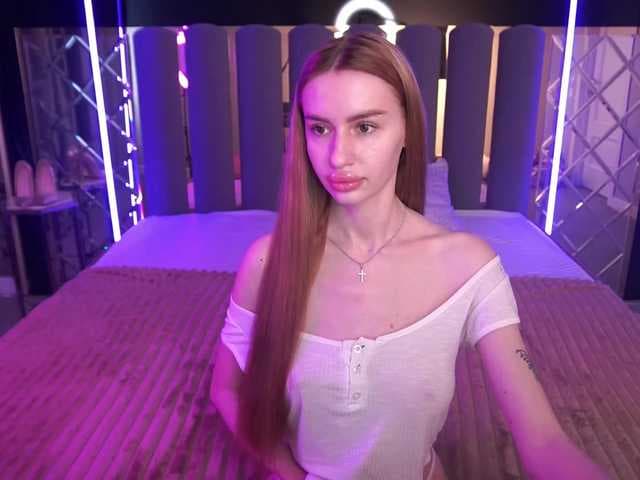 SnowWhiteee live cam
