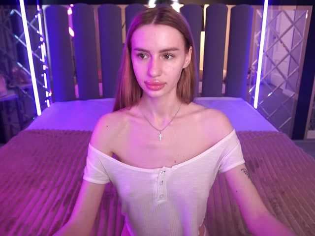 SnowWhiteee live cam