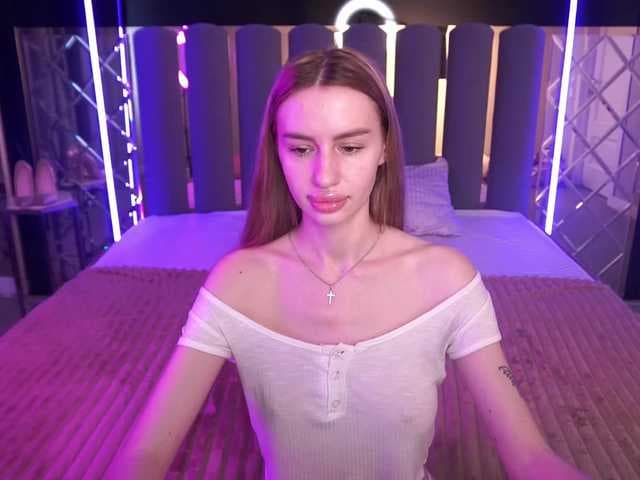 SnowWhiteee live cam