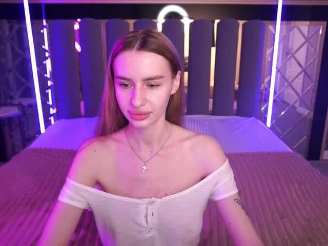 SnowWhiteee live cam