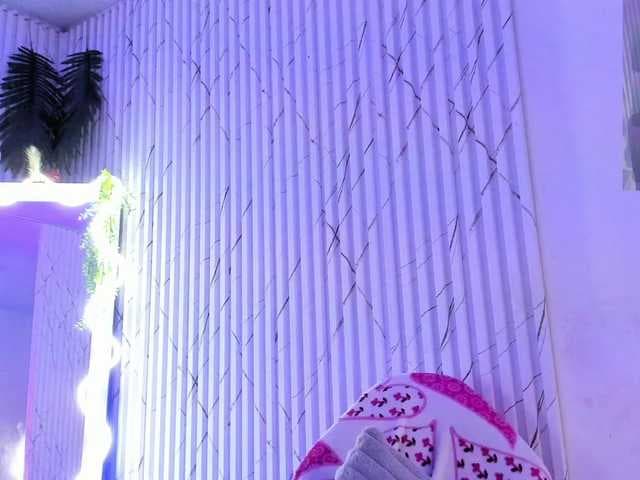 Naomy-tay1 live cam