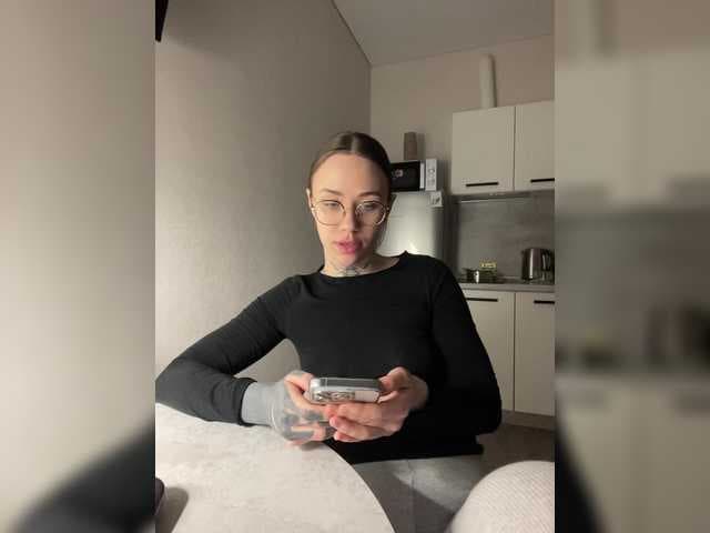 v_-_-_v live cam on BongaCams