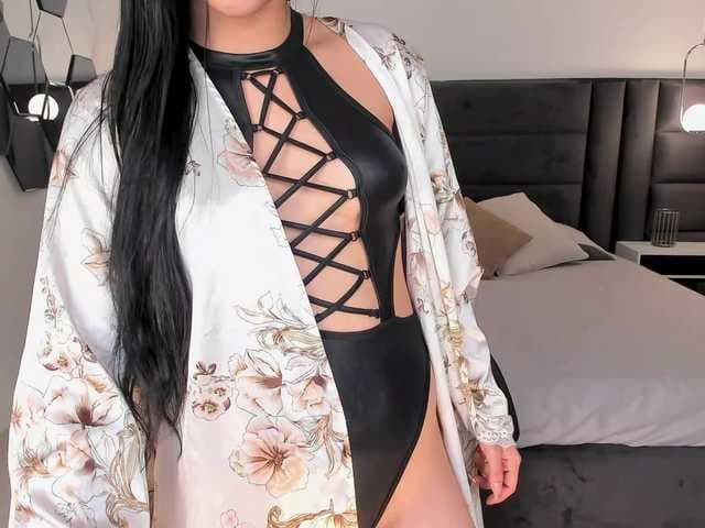 MiaLaurence live cam