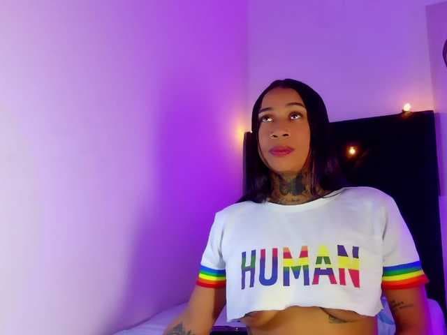 hollyvega live cam