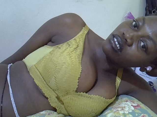 juicy-bella live cam
