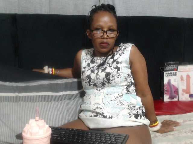 Sheila80 live cam