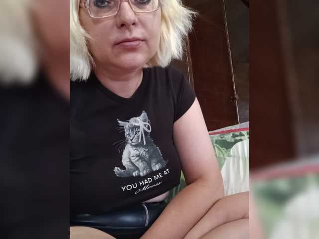 Vika211 live cam