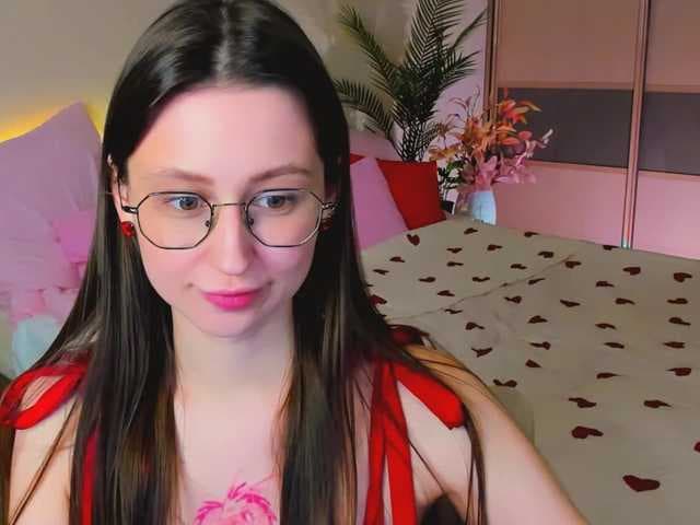YourLovellyStory live cam