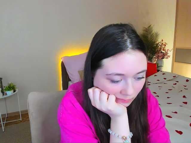 AlluringLookk live cam