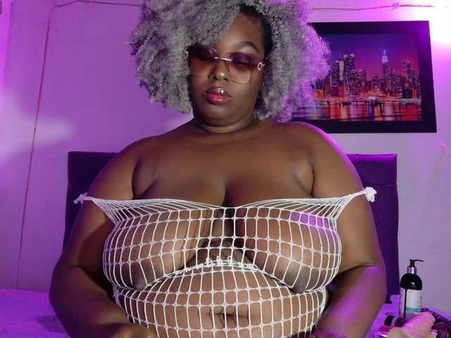 ebony-NeighborMoans live cam