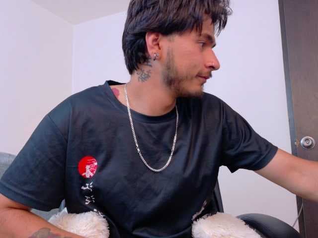 Eliam live cam