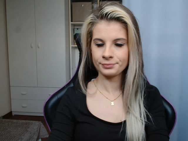 KristineNatural live cam