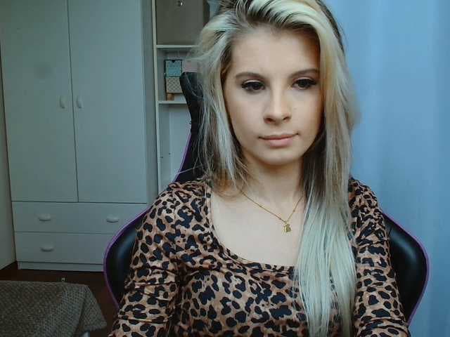 KristineNatural live cam