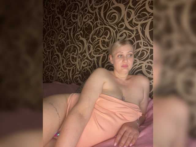 Alinka11127 live cam