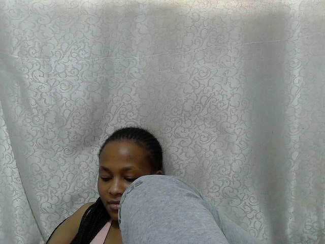 Caroldoly live cam