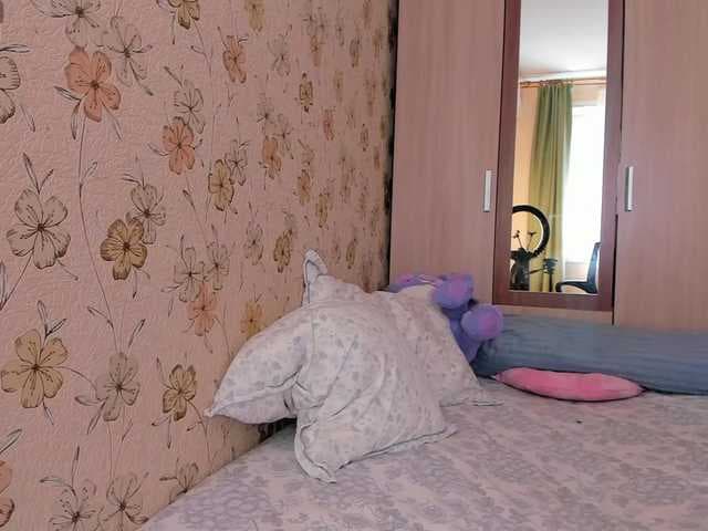 Alicenextdoor live cam