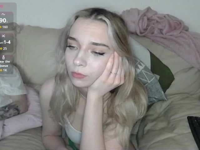 Almondmilka live cam