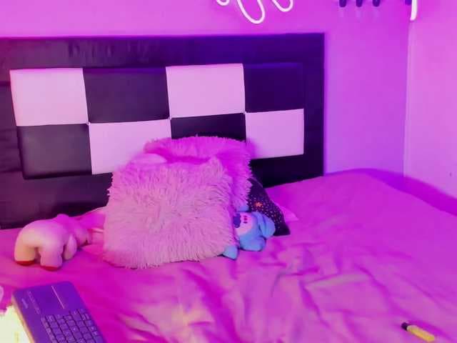 BriggitteLove live cam