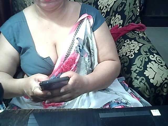 Indianbhabhimilf40 live cam