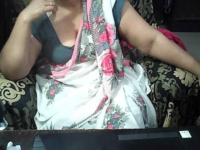 Indianbhabhimilf40 live cam on BongaCams