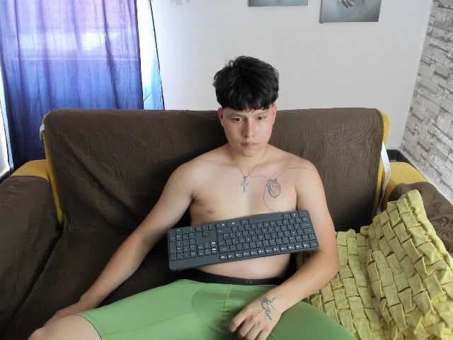 daniel-leon live cam