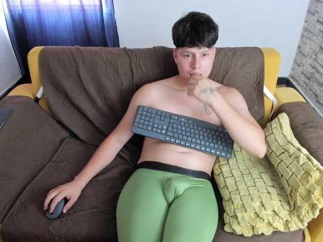 daniel-leon live cam on BongaCams