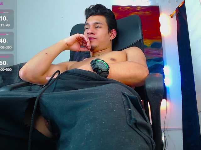 BoyKing23 live cam on BongaCams