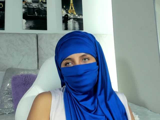Naomii live cam