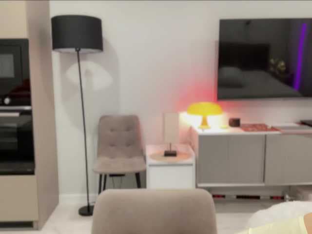 KiraLeo live cam